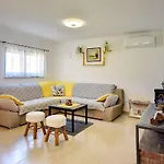House Sandi 펜션 *