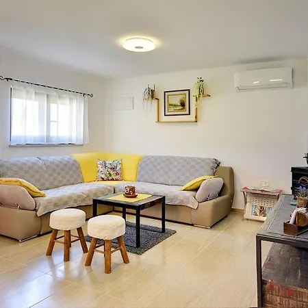 Sandi Holiday home *