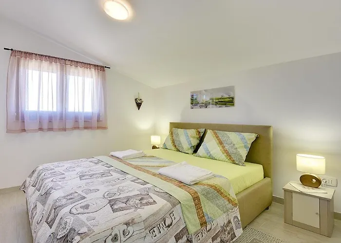 House Sandi Nyaraló Póla