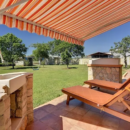 Feriehus House Sandi *